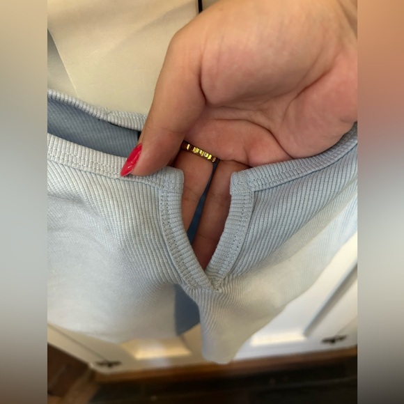 ⚡️2 for 10$!⚡️Notched Neck Cropped Tank Top - Picture 3 of 3